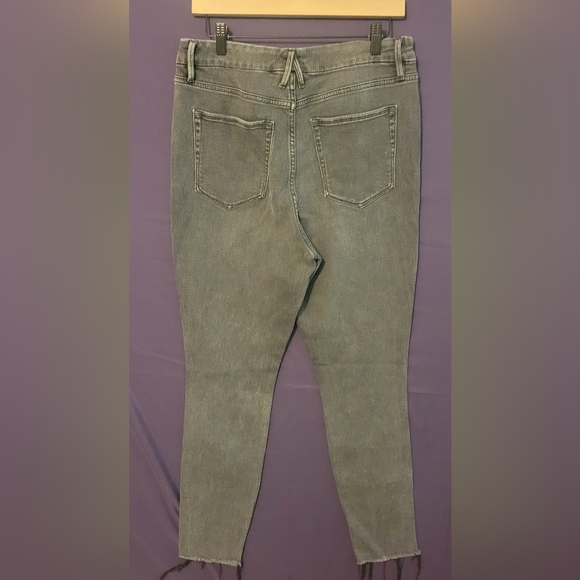 Good American Womens Gray Skinny Jeans with Fading & Frayed Hem. Size 14/32 - Picture 6 of 6